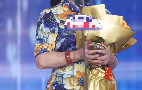 刘晓庆《无限超越班》化身“恋综女王”，75岁即兴教学引爆跨代际演技碰撞|行业观点|综艺|吴镇宇|修罗