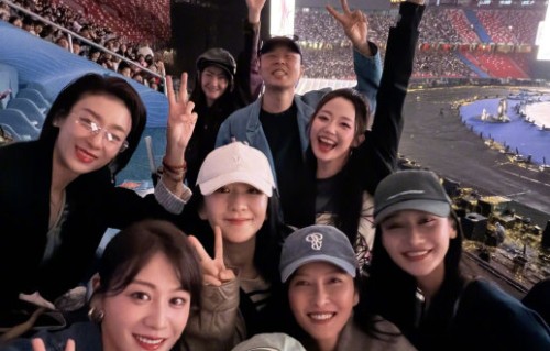 谢娜组织的浪姐应援团都有哪些成员参加了张杰的演唱会？|乘风2026|叶一茜|徐洁儿|李小冉|团建