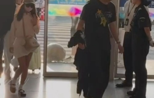 周杰伦大女儿机场挥手告别|女明星