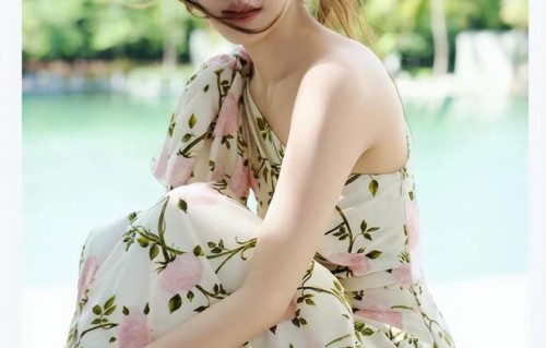 章若楠粉色毛衫，搭配白色运动裤，少女感十足！|艺人|娱乐圈|流言蜚语|郭敬明|悲伤逆流成河