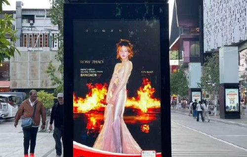 双向奔赴！赵露思演唱会现场cue五年铁粉小黄豆，粉丝感动飙泪