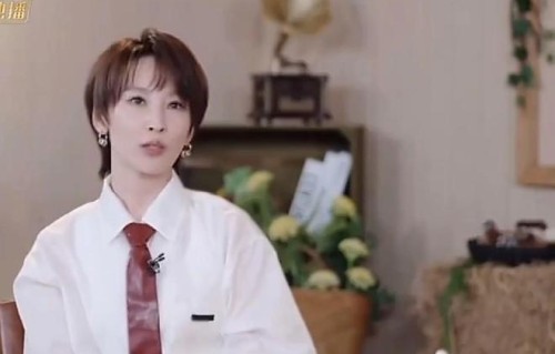 谢楠喊错室友名字那晚，吴京在厨房煮了三碗面|乘风2024|李心洁|化妆镜|口红|创可贴