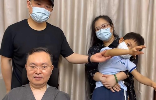 岳云鹏探望蔡磊，称渐冻症攻克后会去演出!有意收蔡磊儿子为徒|小菜|岳云鹏|渐冻症|相声界|蔡磊|郭德纲