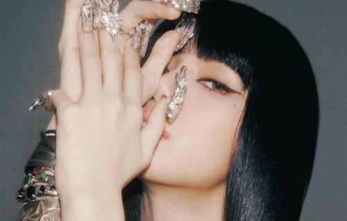 韩网热议！LISA首张SOLO专辑仅4天预售量突破70万张！|YG|BLACKPINK|单曲|新历史|音乐