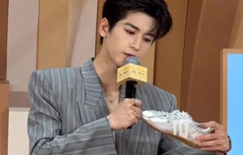 演员张凌赫深圳出席品牌活动现场人气火爆引关注