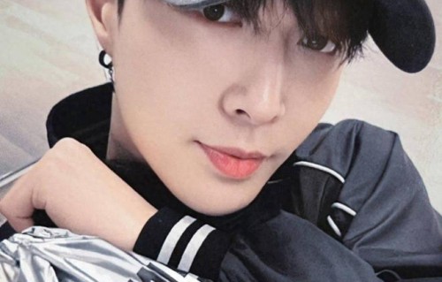 缺席EXO粉丝见面会，张艺兴道歉