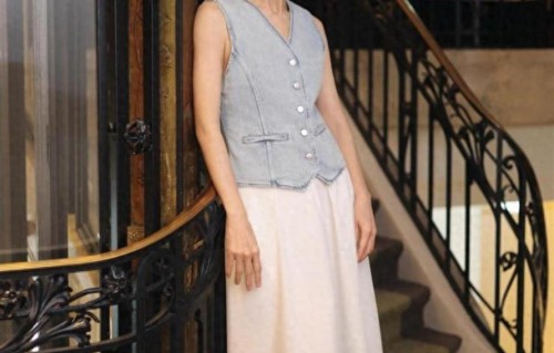 看了62岁叶童的穿搭，我悟了：色不过三、选简约款，才更时髦减龄