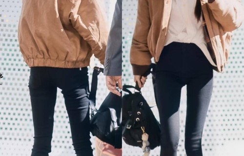 杨幂今日机场私服，现在清一色的阔腿裤穿搭，好久不见的紧身牛仔裤，好身材穿紧身牛仔真的感觉好清爽利落！