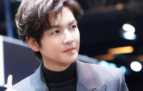 51岁钟汉良近况曝光！被传与前妻离婚闹得不可开交，如今感情生活成谜