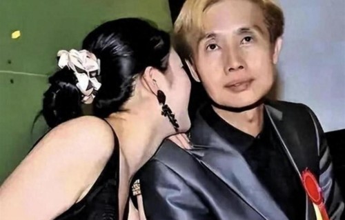 干爹变丈夫轰动全网，流产分手拿巨款后彻底隐退