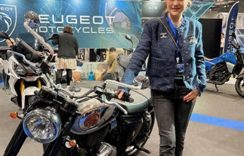 58岁马蹄露自荐获同行声援，仨港星力挺，质疑张敬轩是否迷途知返