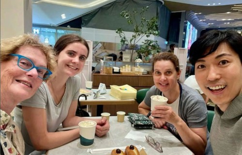 TVB“御用医生”离巢后成金牌司仪，精通六种语言，近照曝光逆龄惊人