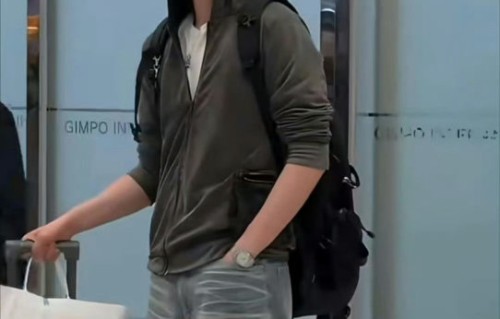 SM娱乐公司对李楷灿此次的机场围堵事件有何回应？|海生|沉默|粉丝|艺人|偶像