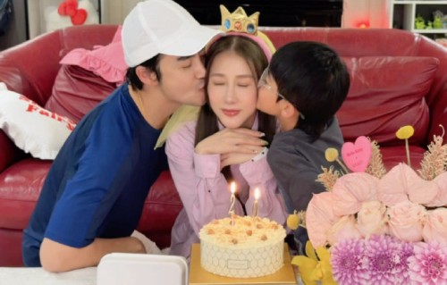 弦子40岁生日晒全家长城合影|李茂|暖暖|儿子|社交媒体|爬长城