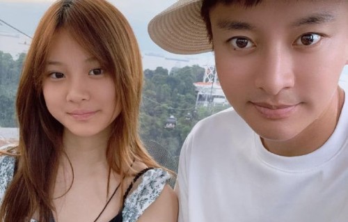 甜馨13岁生日，父亲贾乃亮晒合影为女儿庆生