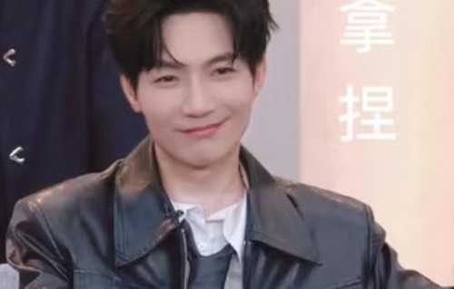 为什么说陈楚生《涂鸦森林》的表演标志着他从情歌歌手到摇滚舞台的蜕变？