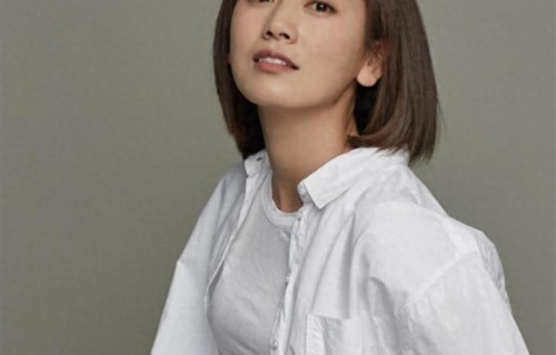 原来他俩是夫妻，丈夫是演员，公公是名导，如今二搭谭松韵再出圈