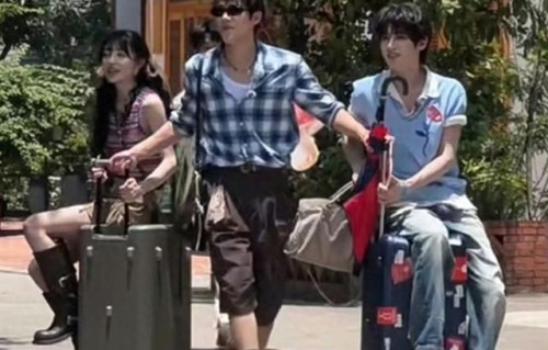 王安宇一手拉田曦薇一手拉黄明昊，妥妥全场大家长_珞珞爱分享