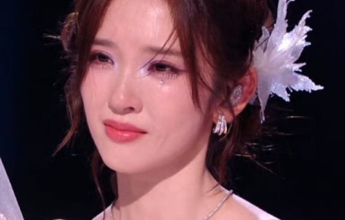 唐艺昕《浪姐》三公锁骨现泛红迹象，疑似皮肤病旧疾复发_新闻