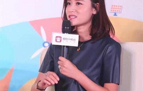 叶一茜给女儿办18岁生日宴,森碟穿抹胸很娇俏,房间曝光很少女