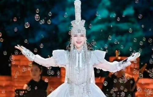 《乘风2026》中乌兰图雅与其他姐姐的实力对比，观众普遍持什么看法？|综艺舞台首秀|舞台人气排名|蒙古之花人气|乌兰图雅初舞台|舞台