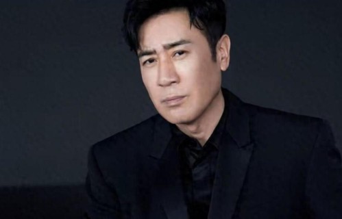 原来她是于和伟老婆，难怪他能拿＂视帝＂，真是一个贤妻旺三代