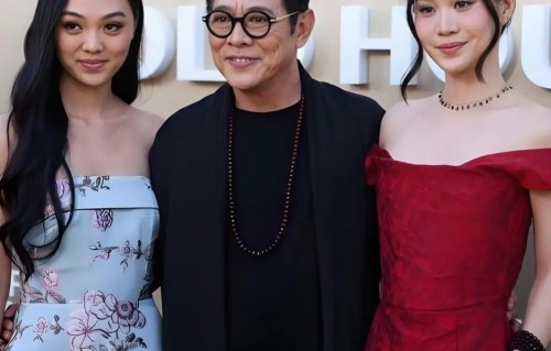 李连杰近况曝光：穿黑衣打扮低调显年轻，为省钱买30件T恤穿5年