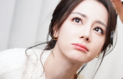 迪丽热巴：灵动仙姿，演绎世间万千色彩|许愿|高挺|娱乐圈|碎花裙|高光