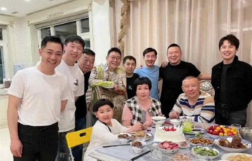 万万没想到，一个母亲节，就将郭麒麟的尴尬处境暴露无遗