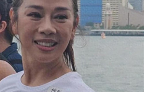 香港同框名场面：林志玲脸肿如发面馒头，56岁陈松伶干瘪却赢麻