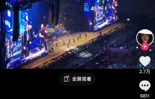 与其他同时代歌手相比，周杰伦演唱会的职业态度引发了哪些讨论？