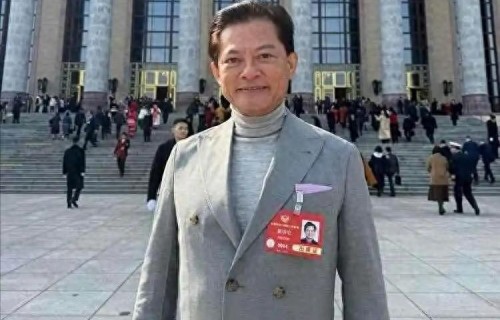 一个贪财一个好色，国宝级歌手嫁大32岁二婚老头，如今过得怎样？ 