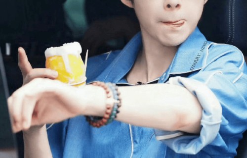 从荔枝到草莓的投喂日常，刘宇宁如何用水果圈粉无数