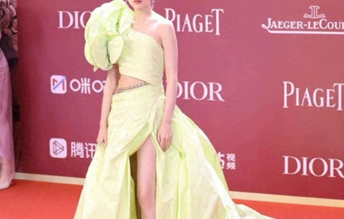 爆！三金影后与顶流前男友复合，深夜同回公寓甜度超标 