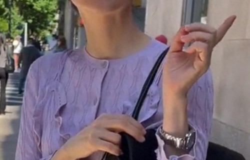 李英爱问张凌赫很有名吗?当晚就同框握手，网友:缘分太奇妙
