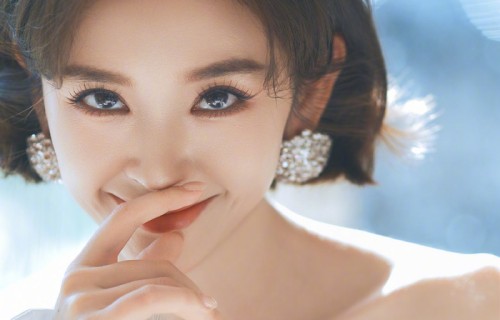 唐艺昕被指忘记一公队长李小冉，节目现场需解释