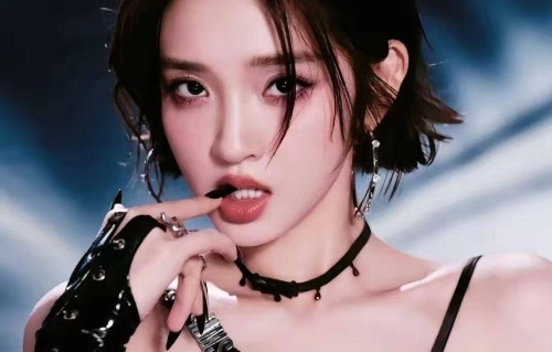 翻红了！唐艺昕“烫嘴rap”意外出圈，但老公张若昀的评论区却沦陷了