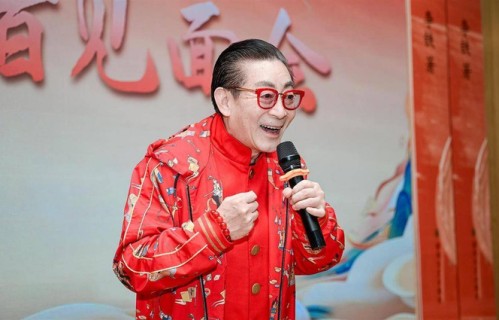 六小龄童现场指导景区孙悟空表演者,网友:正工作呢,大师来了
