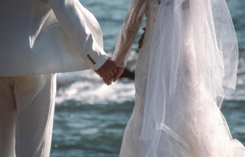 离婚带孩的女人，真的不配再拥有幸福吗？