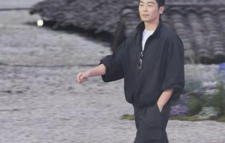 朱亚文穿运动服走红毯！纯欲痞帅风 这才是男人该有的样子！