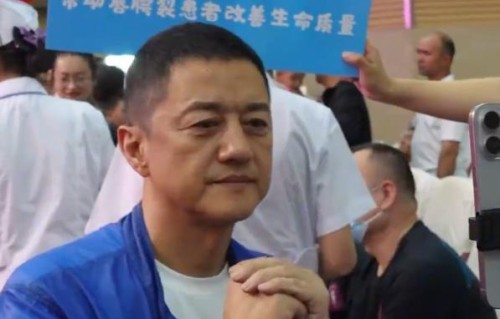 李亚鹏发视频感谢张雪：看到了你发的那条视频，说是要复刻一辆冠军车