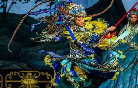 侯宇从《乘风2026》淘汰后为何选择发文推荐《主角》这部剧？|烟火|坚守|女频短剧|京剧|秦腔