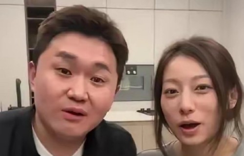 面对长期分离，演员配偶小雪如何应对网络上的各种婚变猜测？|张百乔|婚礼|求婚|感情|婚姻