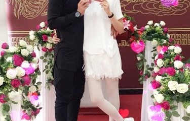 李艾与张徐宁领证结婚:我负责貌美，他负责鼓掌