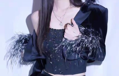 玉颜清若雪，秀骨韵如松！于文文这组写真，把东方高级感拉满了