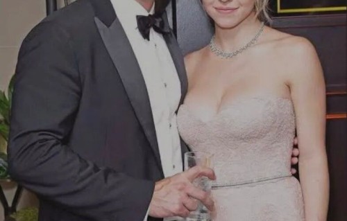 悉尼妹新剧尺度太大经常全裸？前男友开喷：丧失底线