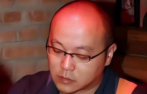 56岁窦唯现状:已定居阿那亚多年，骑电动车，买菜砍价，生活惬意_新闻