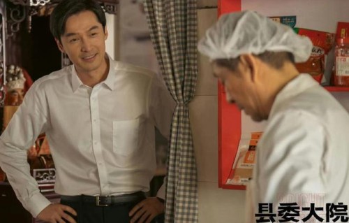 《县委大院》热播，胡歌又一部新剧待播，与马伊琍唐嫣辛芷蕾合作