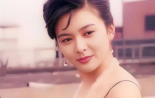 美到封神却渣到骨里！63岁情史乱到离谱，却让所有男人梦寐以求