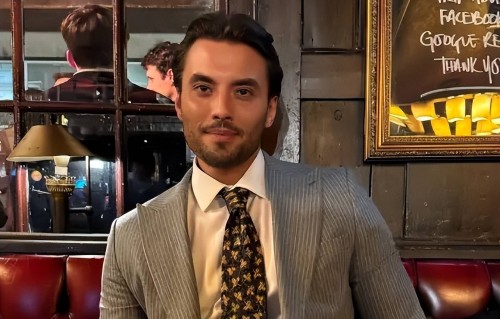 33岁外国男星暴尸泰国水沟，疑点重重，离奇死亡连鞋都没穿